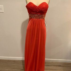Beautiful NEW Strapless Dress